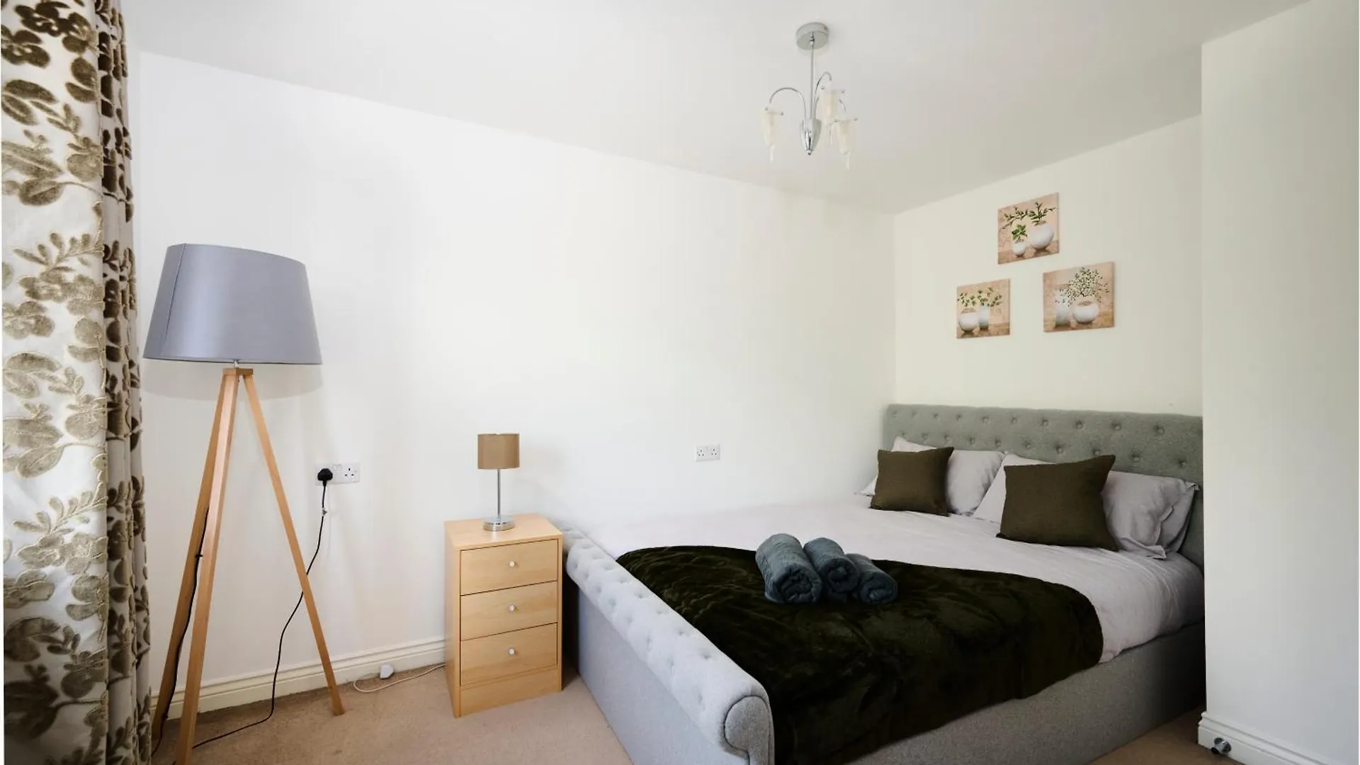Apartment Cherish Stays Spacious & Amazing 3 Bed House In Hayes & Heathrow West Drayton  United Kingdom