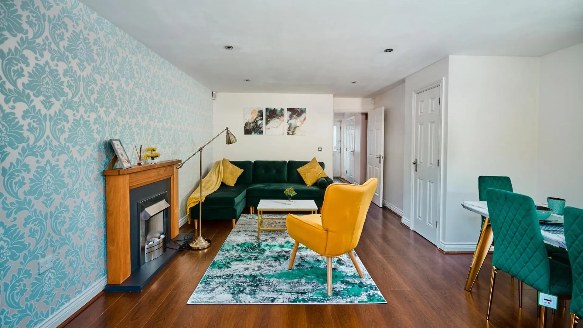 Cherish Stays Spacious & Amazing 3 Bed House In Hayes & Heathrow West Drayton