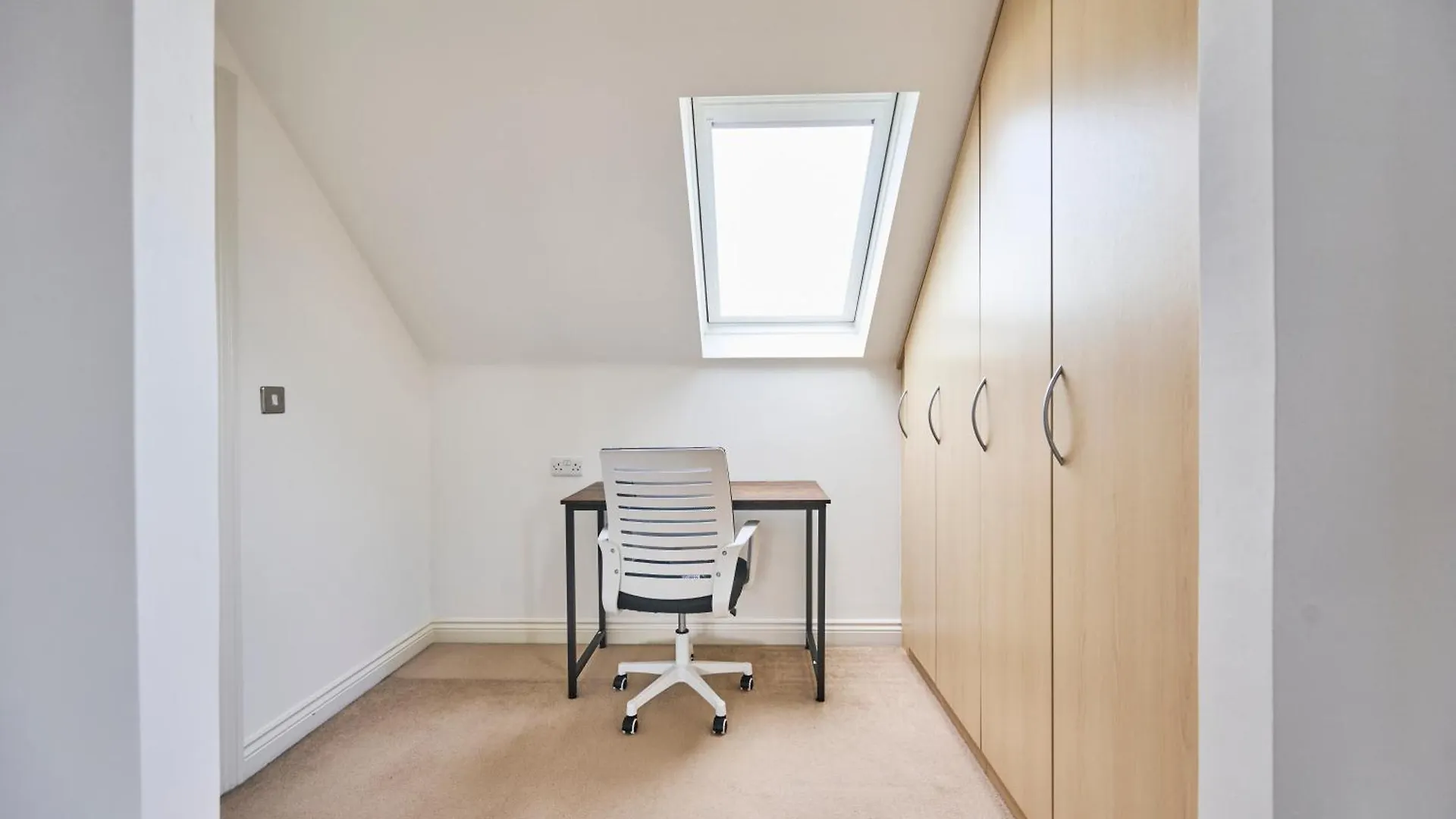 Cherish Stays Spacious & Amazing 3 Bed House In Hayes & Heathrow West Drayton