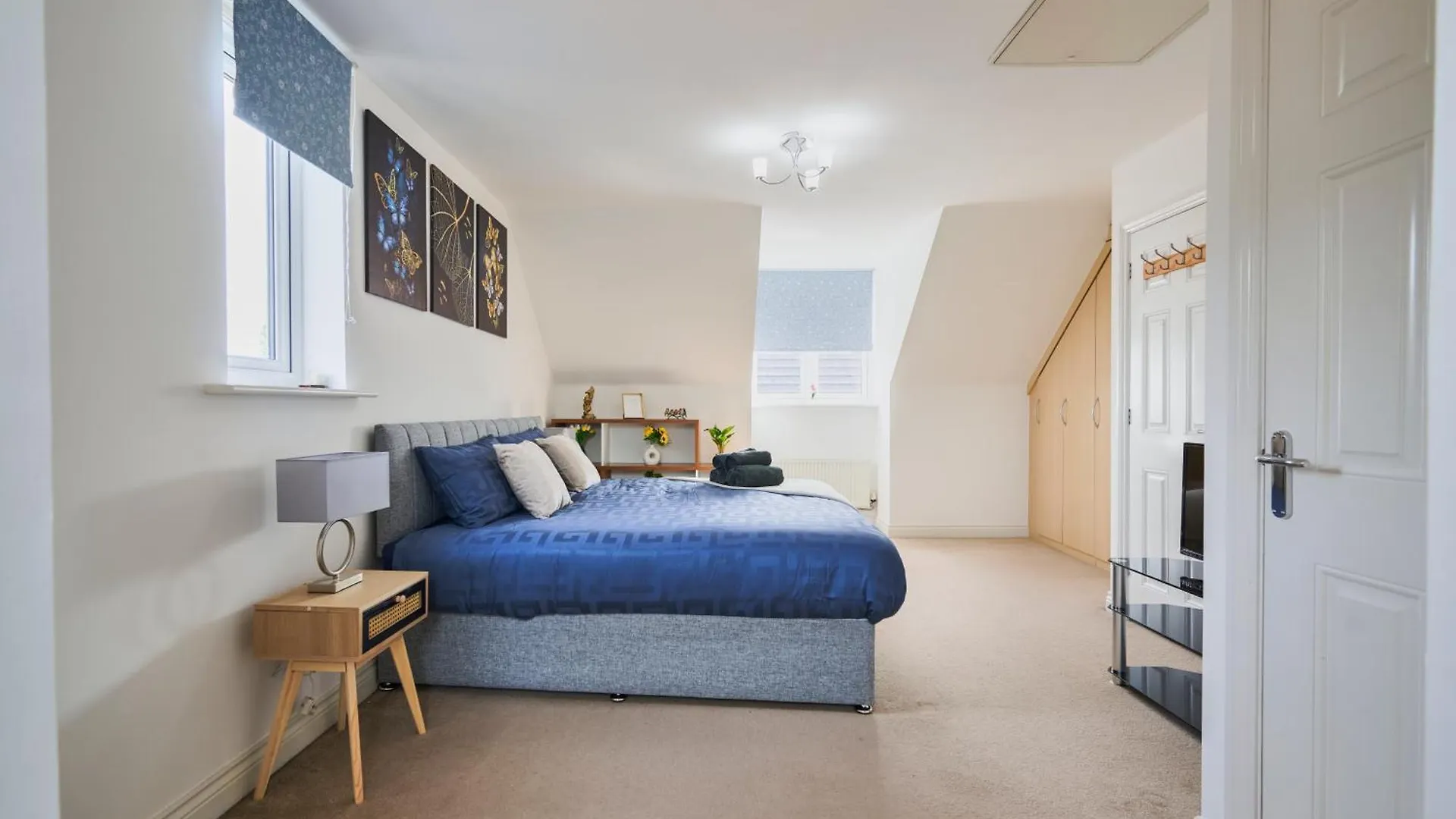 Apartment Cherish Stays Spacious & Amazing 3 Bed House In Hayes & Heathrow West Drayton  United Kingdom