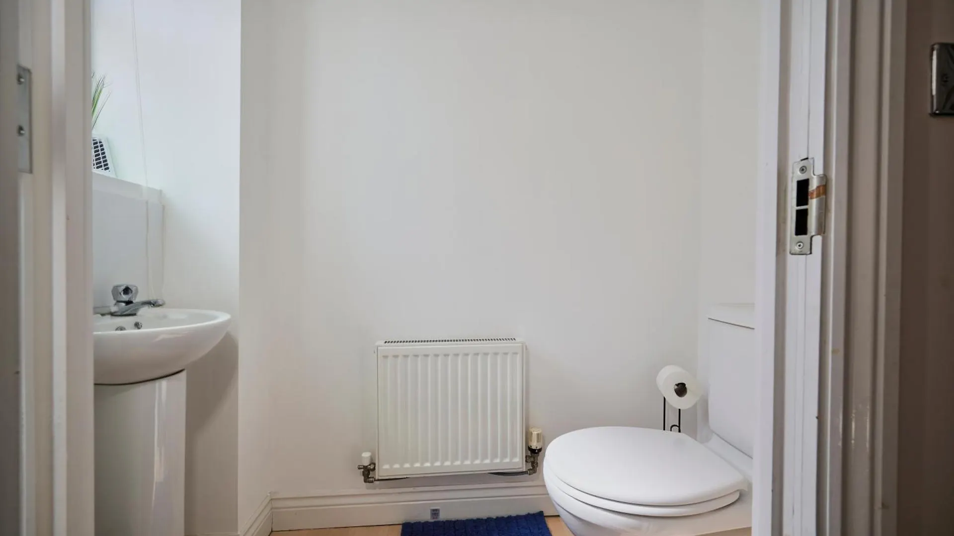 Cherish Stays Spacious & Amazing 3 Bed House In Hayes & Heathrow West Drayton  Apartment