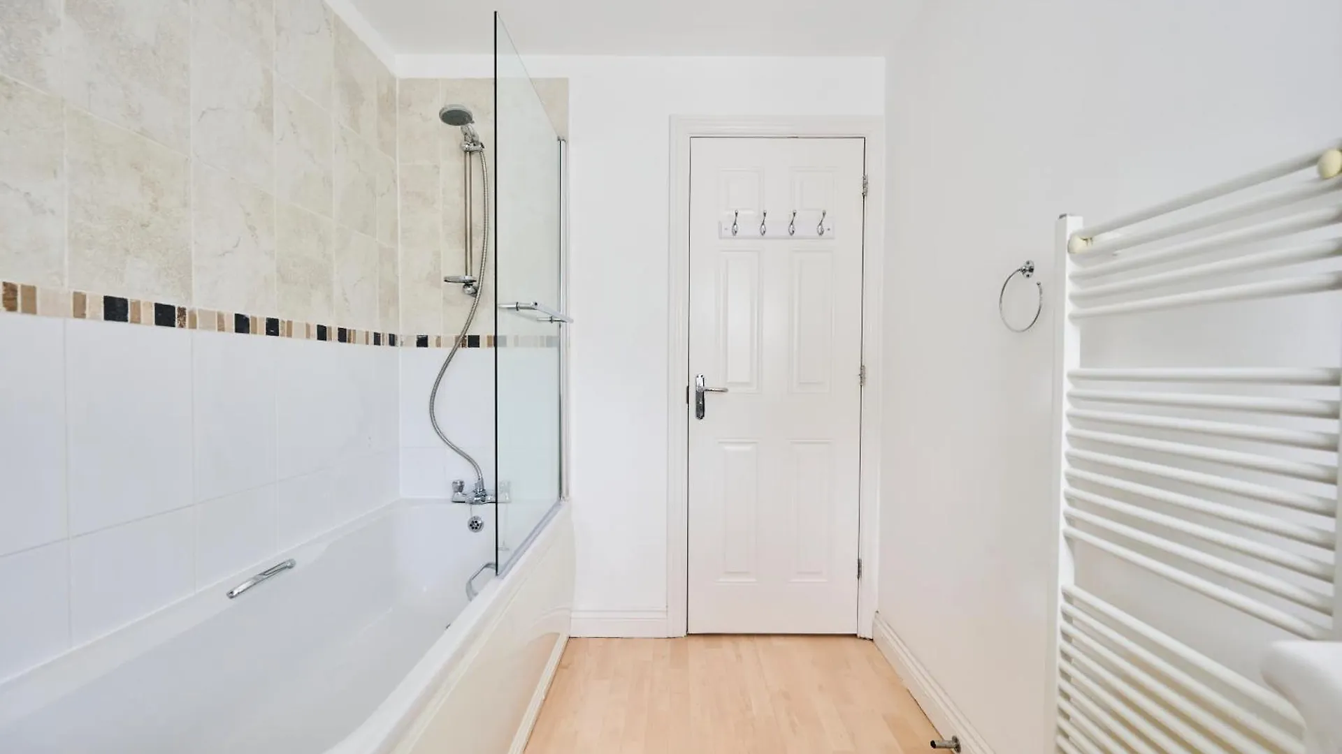 Apartment Cherish Stays Spacious & Amazing 3 Bed House In Hayes & Heathrow West Drayton