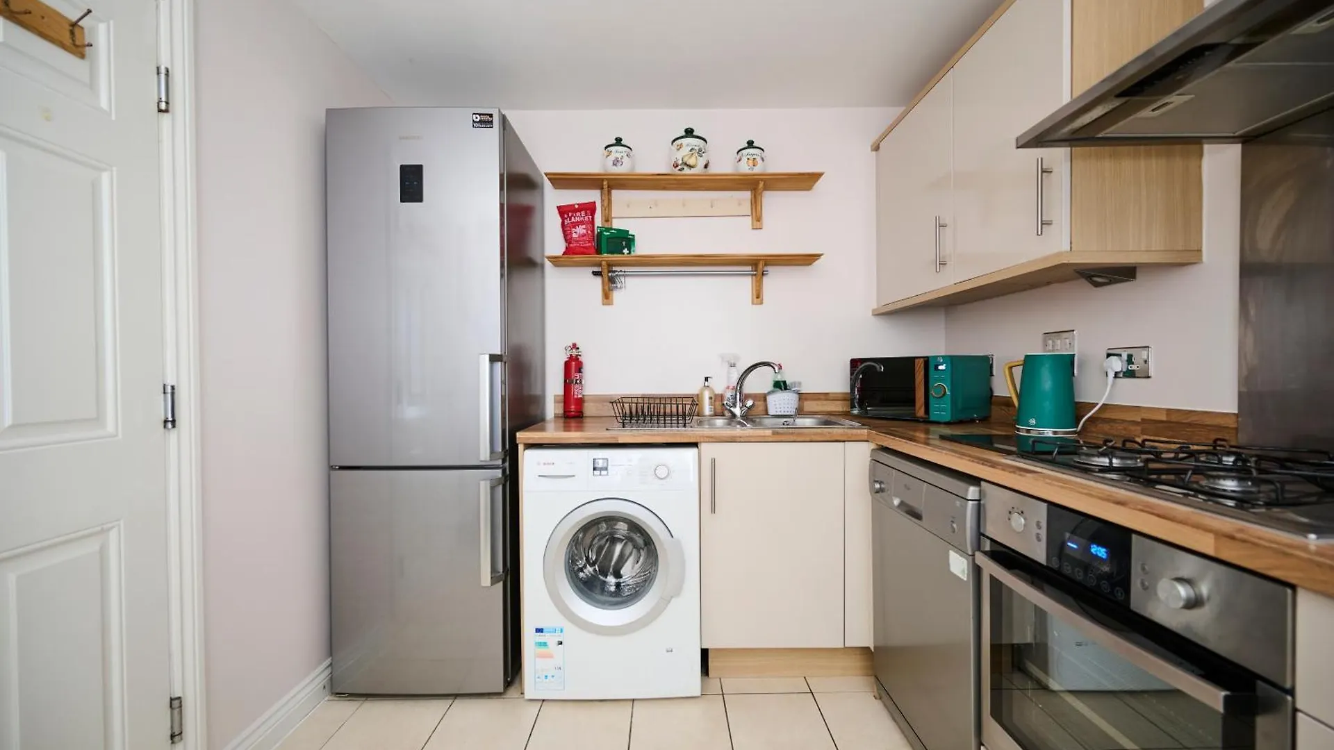 Cherish Stays Spacious & Amazing 3 Bed House In Hayes & Heathrow West Drayton  West Drayton (Middlesex)